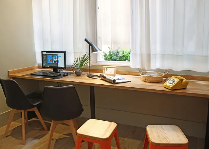 Chic & Basic Tallers Hostal Barcellona